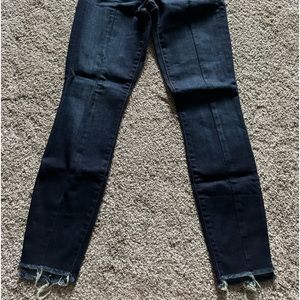 Gap ankle cropped skinny jeans with front and back seam detail